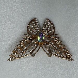 ✨ Vintage-Style Rhinestone Bow Brooch – Gold Tone with Aurora Center
